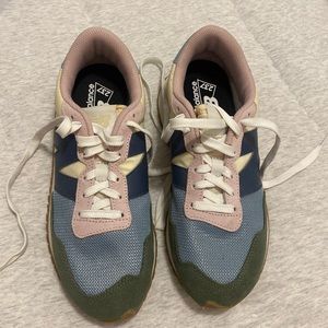 New Balance Tennis shoes